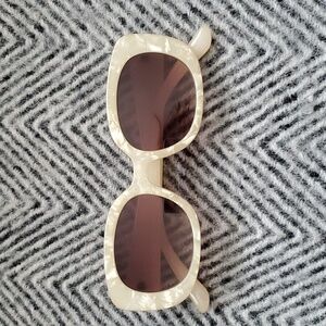😸 Aerie Pearly White 50s Pin-Up Style Sunglasses | Retro Cream Cat Eye Look